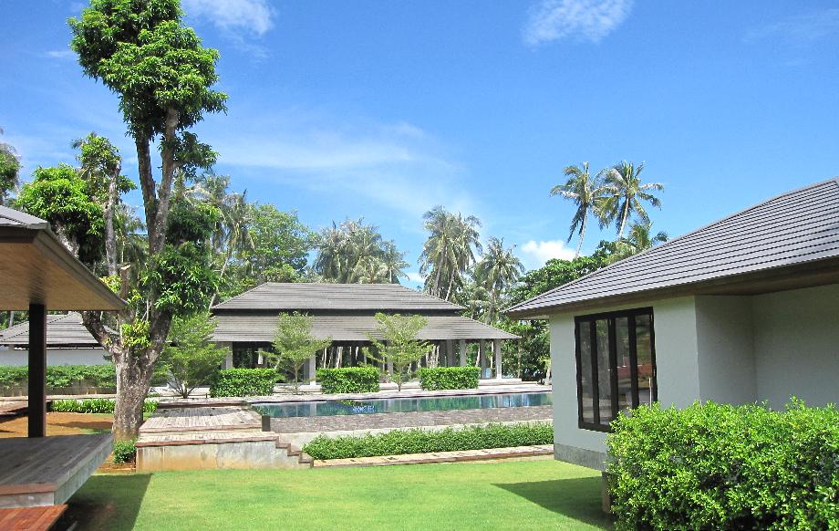 Easy accesible Pool and restaurant